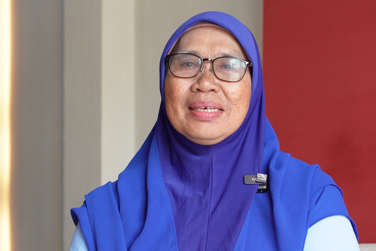 Pn Hajah Azizah, 67
